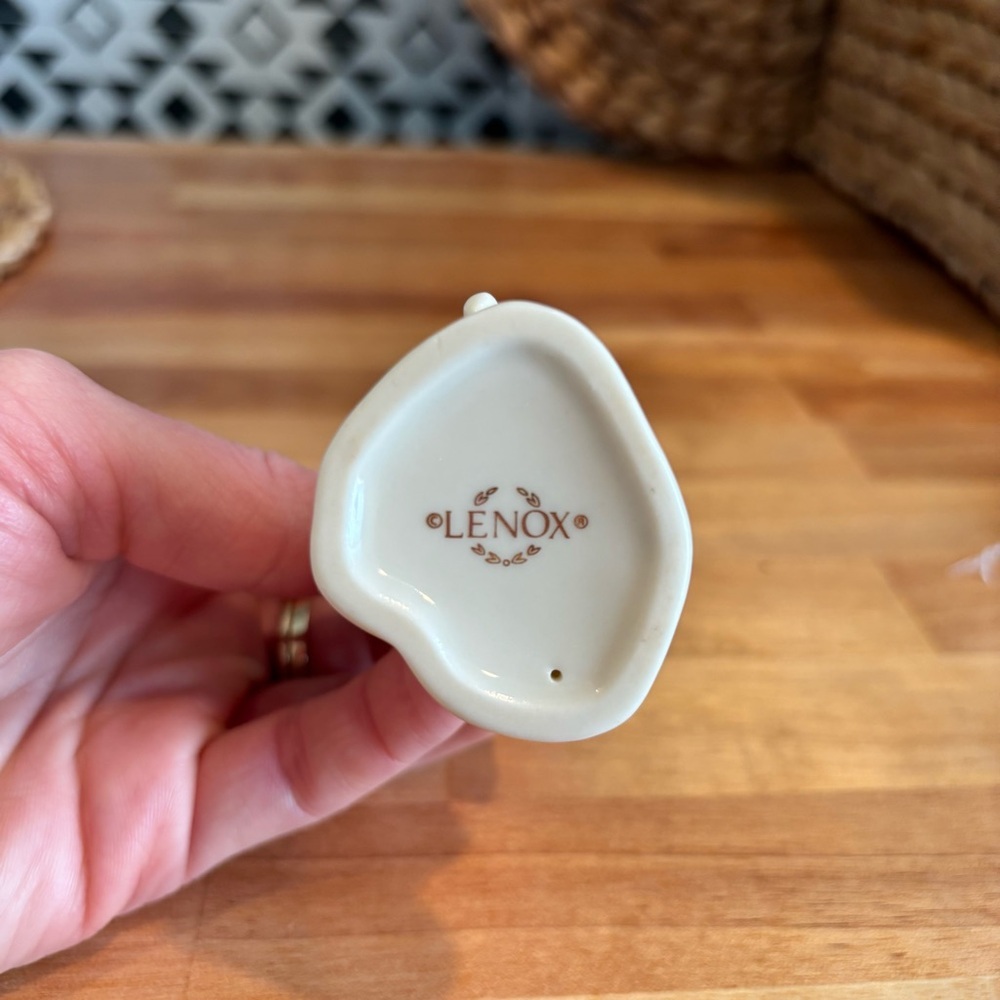 Lenox Vintage Porcelain Dolphin on Waves Figurine Gold Trim Detail Statue - Picture 6 of 8